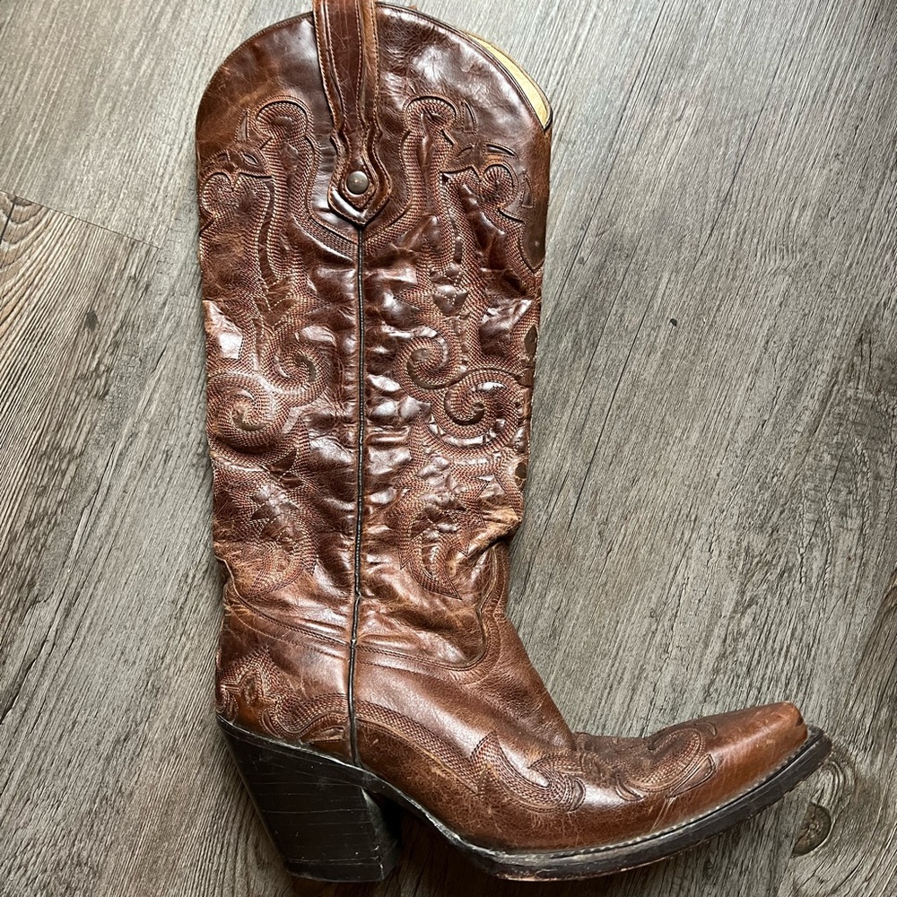 Women’s corral boots size 7.